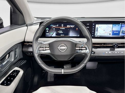 Used 2023 Nissan Ariya AWD image 9