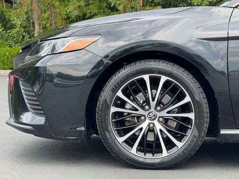 Used 2019 Toyota Camry SE w/ Carpet Mat Package FWD image 4