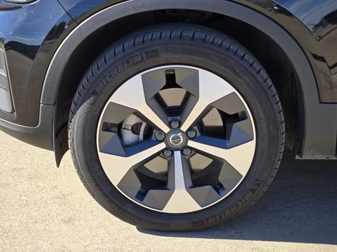 Used 2025 Volvo XC40 B5 Core w/ Protection Package Premier image 16