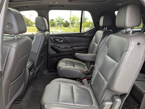 Used 2023 Chevrolet Traverse LT w/ LT Premium Package AWD/4WD image 16