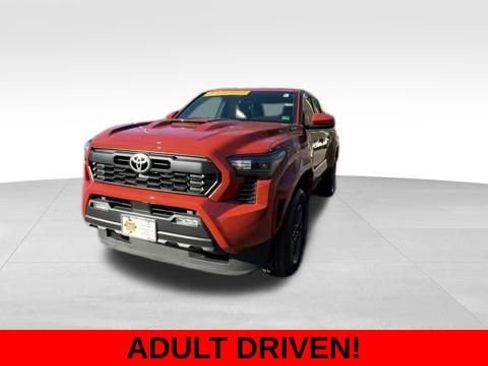 Used 2025 Toyota Tacoma TRD Sport image 2