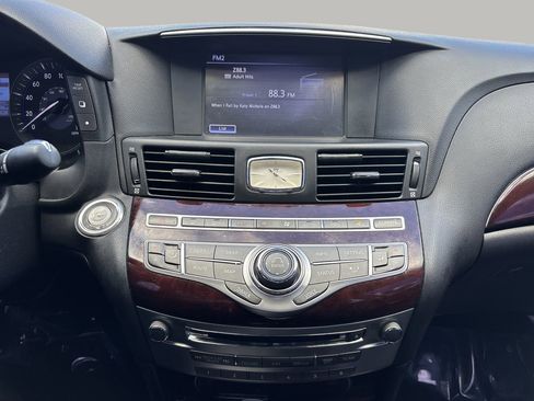 Used 2015 INFINITI Q70 3.7 image 21