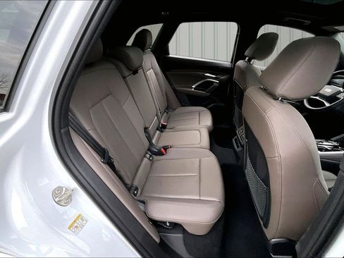 Used 2025 Audi Q5 Premium w/ Convenience Package image 25