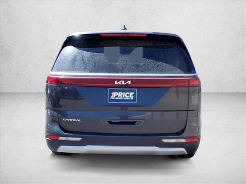 Used 2024 Kia Carnival EX FWD image 2