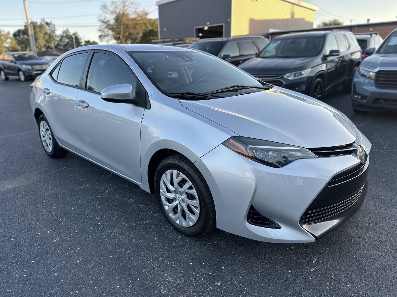 Used 2017 Toyota Corolla LE FWD image 1