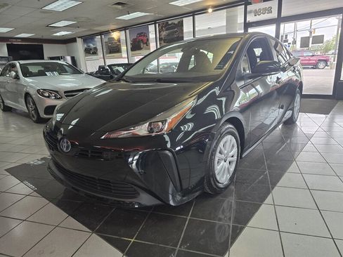 Used 2022 Toyota Prius LE image 1