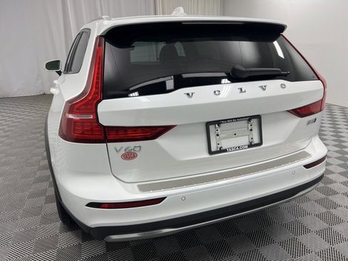 Used 2023 Volvo V60 B5 Cross Country Plus w/ Climate Package image 7