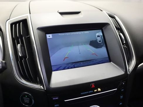 Used 2019 Ford Edge Titanium image 22