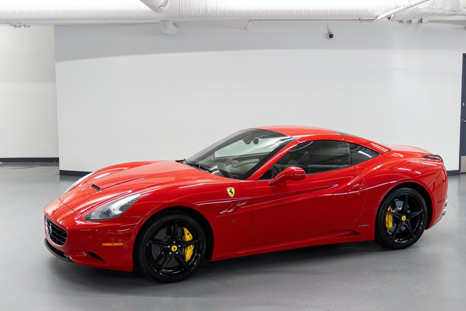Used 2011 Ferrari California RWD image 1