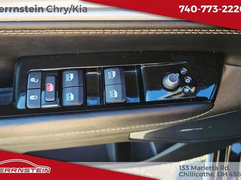 Used 2024 Jeep Wagoneer L Series II w/ Flexible Seating Group AWD/4WD image 15