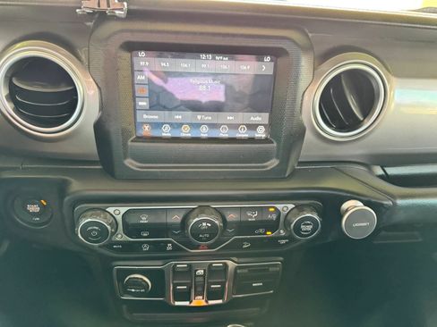Used 2020 Jeep Wrangler Unlimited Sahara AWD/4WD image 15