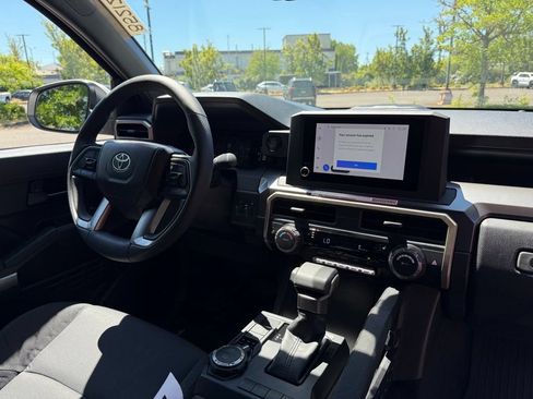 Certified 2025 Toyota Tacoma SR5 AWD/4WD image 20