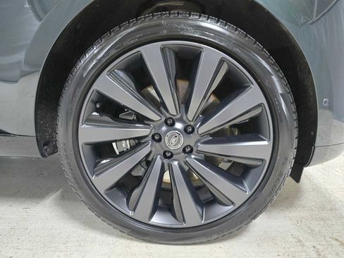 Used 2023 Land Rover Range Rover SV image 9