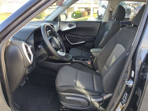 Certified 2025 Kia Soul LX w/ LX Technology Package image 16