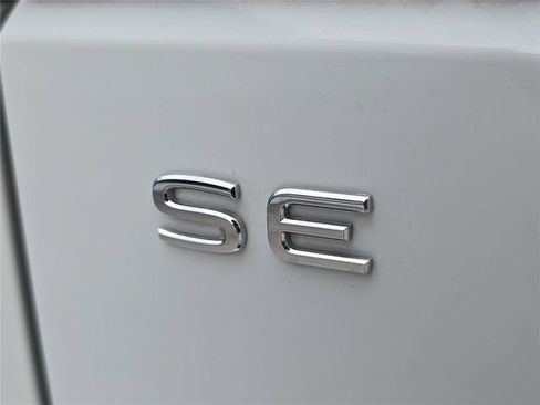 Used 2024 Volkswagen Atlas SE FWD image 5