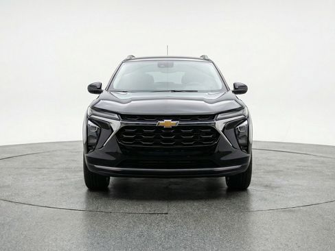 Used 2025 Chevrolet Trax LT image 2