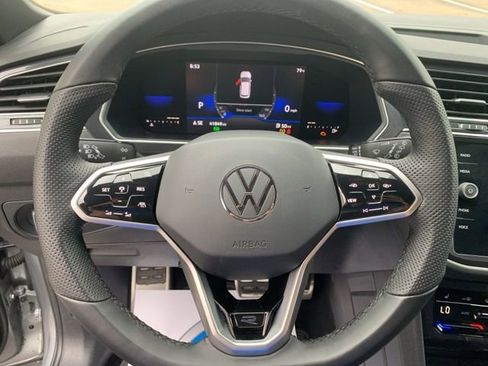 Used 2022 Volkswagen Tiguan SE R-Line image 28