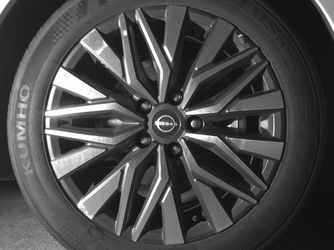 Used 2025 Nissan Altima 2.5 SV FWD image 13