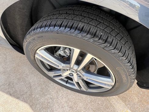 Used 2021 Volvo XC60 T5 Momentum w/ Premium Package image 20