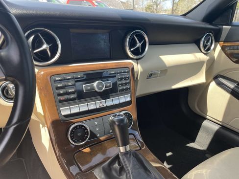 Used 2015 Mercedes-Benz SLK 250 image 16
