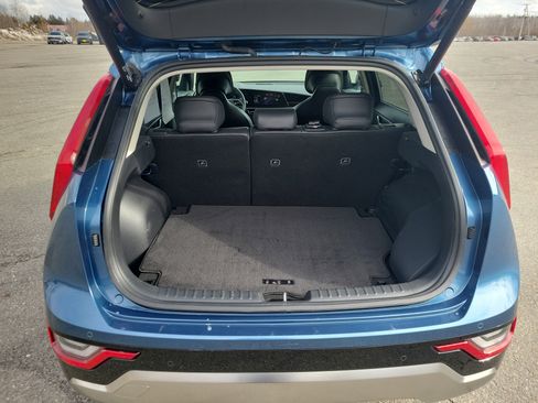 Used 2024 Kia Niro SX Touring image 17