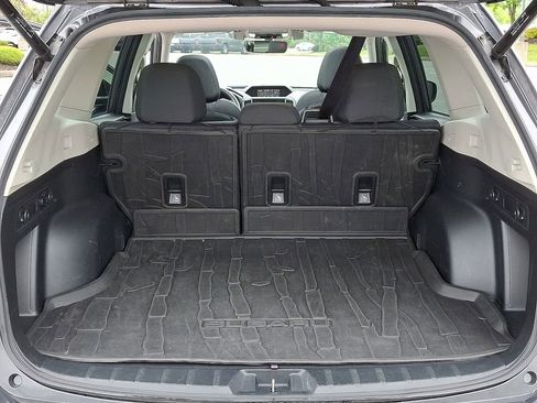 Used 2020 Subaru Forester Premium AWD/4WD image 31