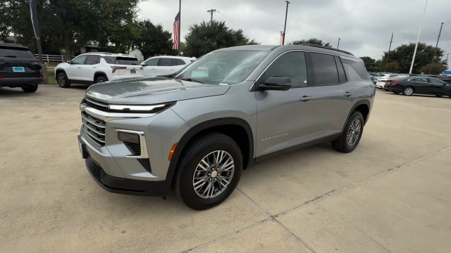 Certified 2026 Chevrolet Traverse LT w/ Driver Confidence Package FWD image 4