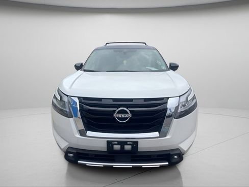 Used 2022 Nissan Pathfinder Platinum w/ Cargo Package image 3