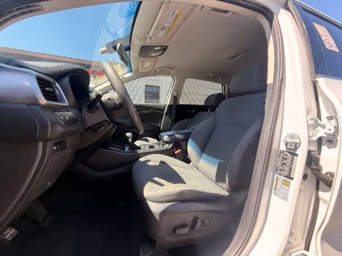 Used 2019 Kia Sorento AWD V6 image 13