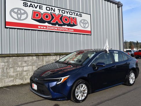 Certified 2025 Toyota Corolla XLE image 1