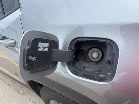 Used 2026 Chevrolet Equinox LT FWD image 14