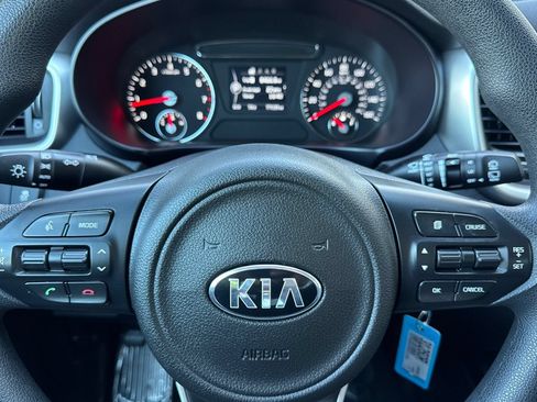 Used 2017 Kia Sorento AWD image 23