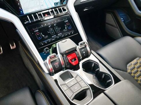 Used 2022 Lamborghini Urus image 58
