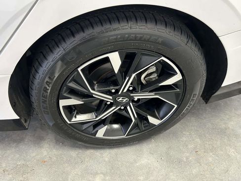 Used 2025 Hyundai Sonata SEL FWD image 9