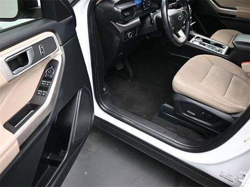 Used 2023 Ford Explorer XLT image 14