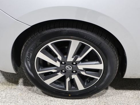 Used 2021 Nissan Versa SV image 8