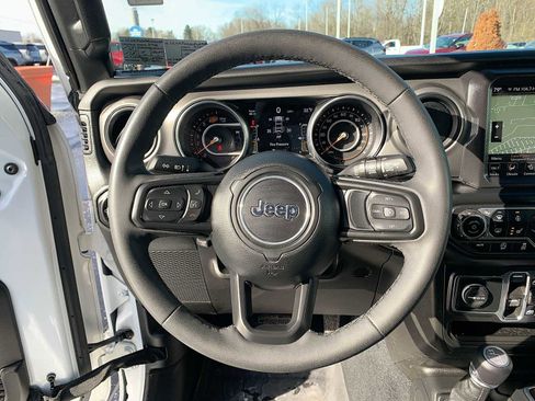 Used 2023 Jeep Wrangler Unlimited Sport image 11
