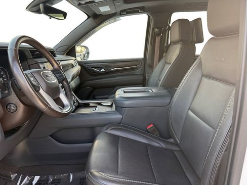 Used 2021 GMC Yukon Denali w/ Denali Premium Package image 9