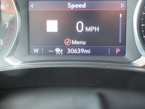 Used 2023 Chevrolet Traverse LT w/ LT Premium Package AWD/4WD image 32