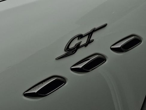 Used 2022 Maserati Levante GT image 36