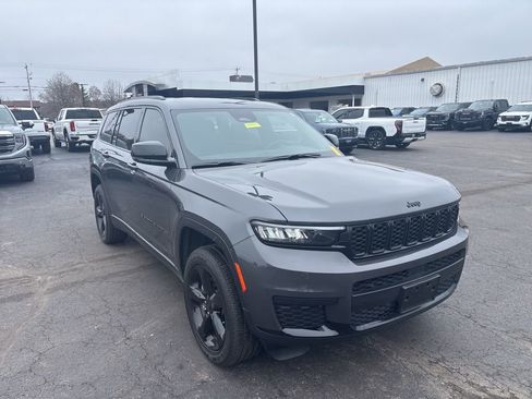 Used 2025 Jeep Grand Cherokee L Altitude image 4