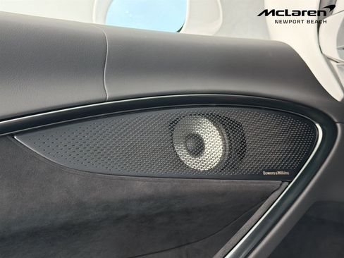 Used 2025 McLaren Artura RWD image 38