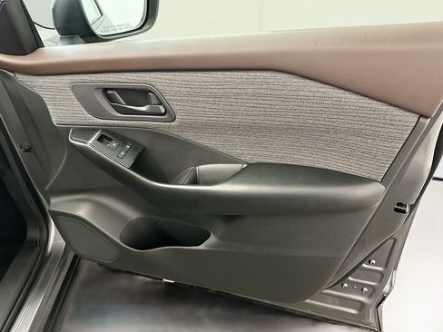 Used 2023 Nissan Rogue S AWD/4WD image 32