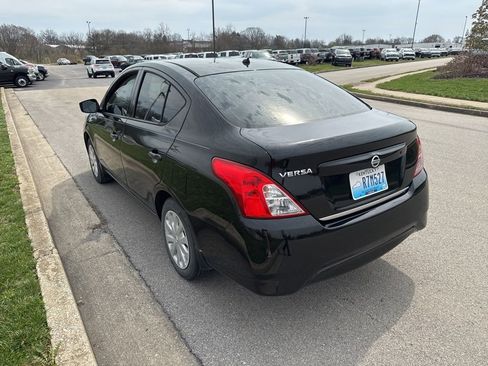 Used 2017 Nissan Versa S FWD image 4