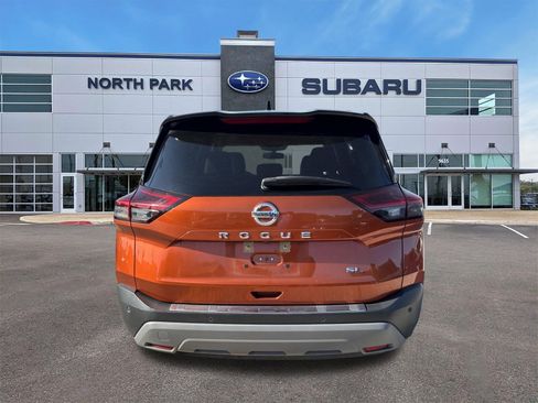 Used 2021 Nissan Rogue SL image 4