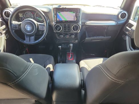 Used 2015 Jeep Wrangler Unlimited Rubicon w/ Connectivity Group image 13