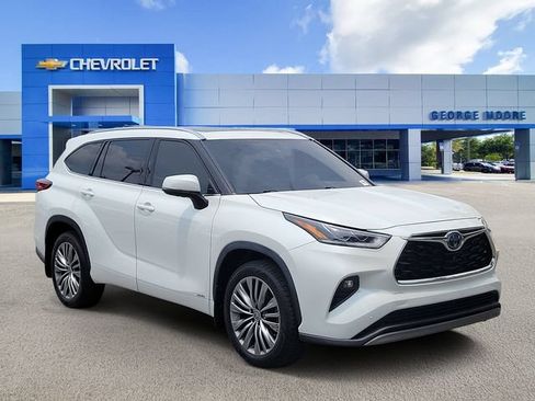 Used 2022 Toyota Highlander Platinum AWD/4WD image 1