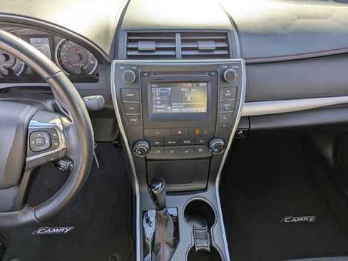 Used 2016 Toyota Camry SE image 16