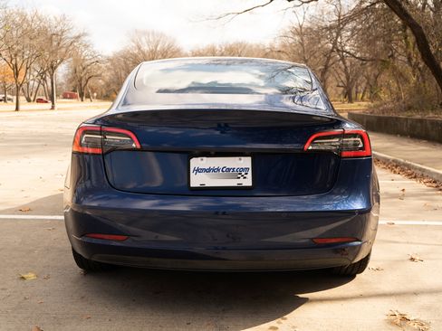 Used 2021 Tesla Model 3 Standard Range Plus image 8