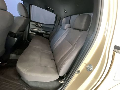 Used 2017 Toyota Tacoma TRD Sport w/ Tow Package (A/T) image 22